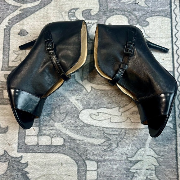 Marc Fisher Black Heeled Leather Ankle Boots with Peep Toe 3” heel size 6.5 - Picture 4 of 7